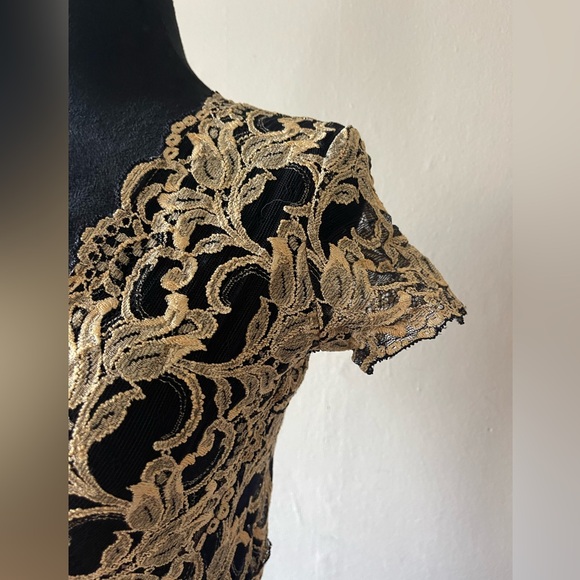 Definitely Wendy, Black/Gold, Lace/Mesh semi- crop fitted top, size med - Picture 4 of 10